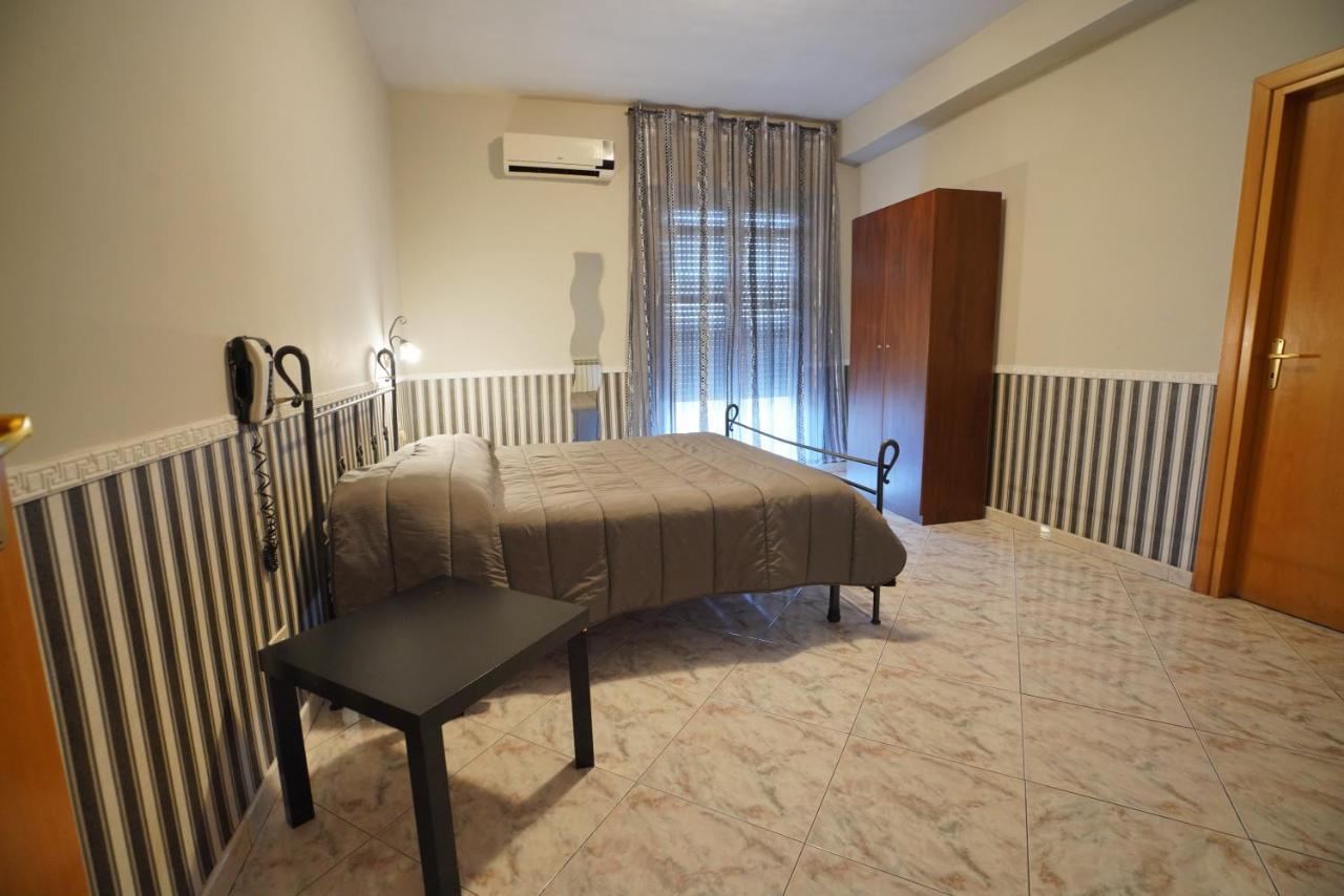 Hotel Stefany Lago Patria Bagian luar foto