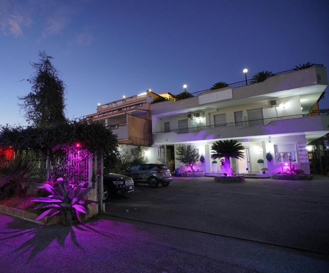 Hotel Stefany Lago Patria Bagian luar foto
