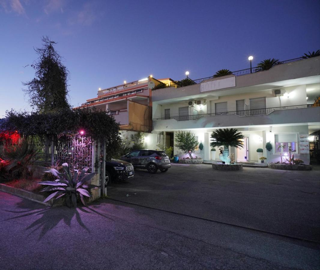 Hotel Stefany Lago Patria Bagian luar foto