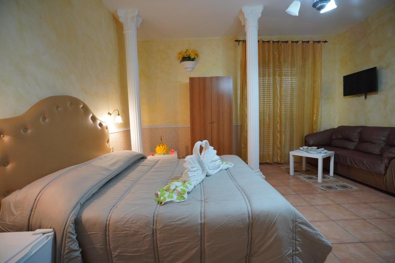 Hotel Stefany Lago Patria Bagian luar foto