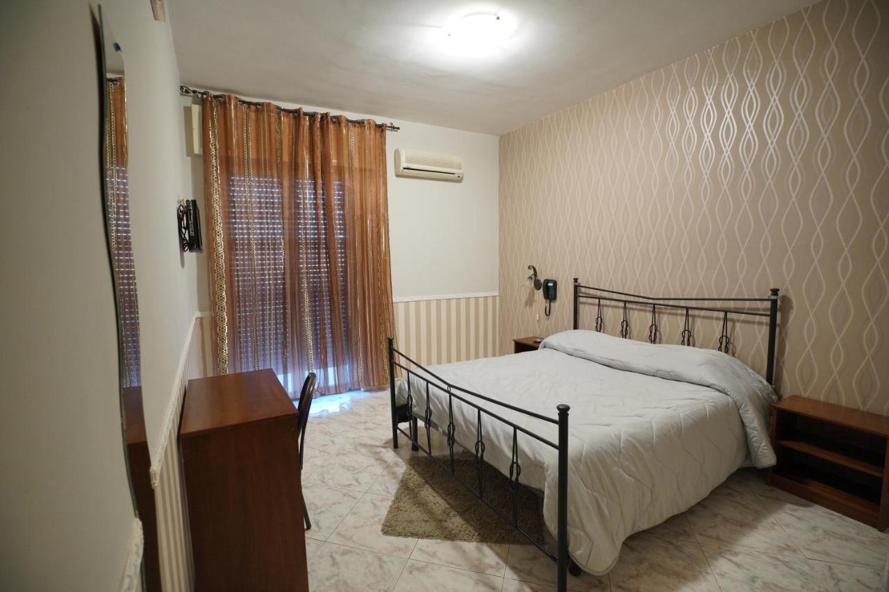 Hotel Stefany Lago Patria Bagian luar foto
